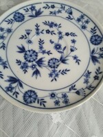 Kék virágos tányér