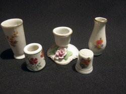 5 db jelzett kicsi porcelán: Hollóházi váza, német gyertyatartó, gyűszű