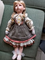 "Ábrándozó"Gyönyörű,nagy, élethű porcelán baba-kislány.68cm+állvány