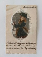 Régi dombornyomott képeslap 1900 levelezőlap kalapos hölgy