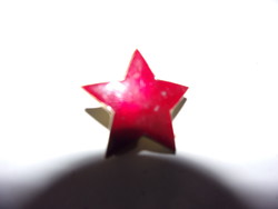 Vörös csillag zománc sapkajelvény