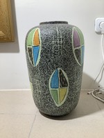 A great modern design from bay ceramics from the 50s.