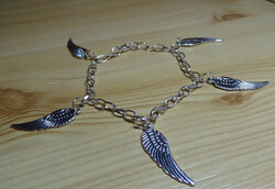 Silver bracelet with angel wings.