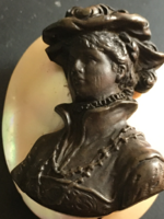 KAMEA-Viktorianus női fej,kagylóra csavarozva-faragott vulkanit