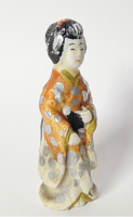 KIÁRÚSÍTÁS!  Porcelán gésa - kézzel festett mini porcelán figura