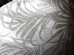Velvet bedding set with palm leaf decor