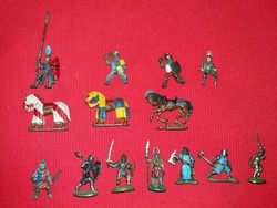 WARHAMMER WARGAME lovag figurák katonák lovasok és gyalogosok fémből festve EGYBEN képek szerint