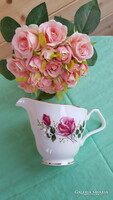 Angol rózsás nagyobb méretű tejszínes kiöntő  Royal Windsor