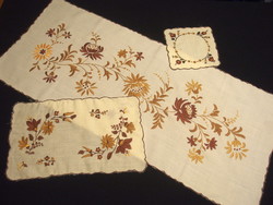 3 tablecloths embroidered with a brown flower pattern in pale yellow, running size in the pictures