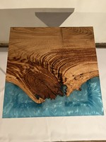 Solid oak coffee table / epoxy