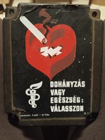 Oeni anti-smoking propaganda sticker, on electrical installation box