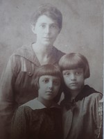 Régi fotó csoportkép vintage családi fénykép gyerekek hölgy