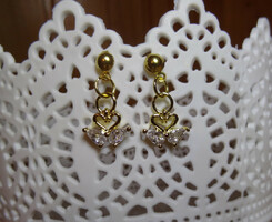 Gold-colored cubic zirconia stone swan heart pendant plug-in earrings.