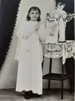 Régi gyerekfotó vintage elsőáldozó fénykép kislány
