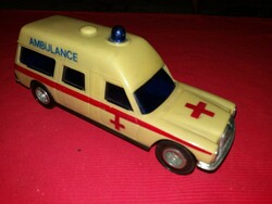 1970. Lucky Toys lendkerekes műanyag MERCEDES Benz játék autó ritka szép állapotban a képek szerint