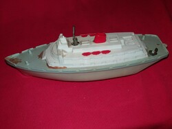 Régi kulcsos óraműves modell játék hajó javításra szoruló játék képek szerint