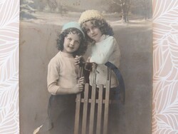 Régi karácsonyi képeslap 1914 fotó levelezőlap kislányok szánkó