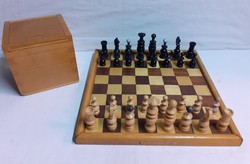 A wooden chess set on a wooden board with a hardwood storage box in good condition