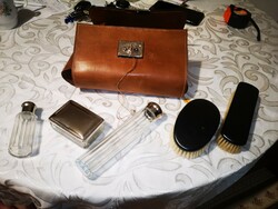 Beautiful travel toilet set, in art deco secession style leather holder, good condition. It can be locked with a key