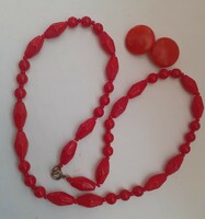 A necklace made of red porcelain eyes in retro good condition is a gift with earrings