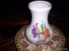 15 cm magas porcelán váza   X