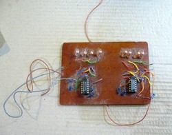 Régi elektronika NYÁK PANEL 2 TTL IC-VEL 74LS00 ÉS ELLENÁLLÁSOK -MPL csomagautomatába is mehet