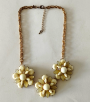 Decorative fashion jewelry necklaces