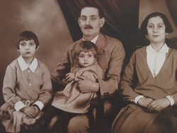 Old photo, vintage family photo, parents, children, Kálmán Boronkay studio, Budapest