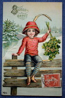 Antik arannyal préselt Újévi üdvözlő képeslap vidám ruhás kisfiú téli táj 4levelű lóhere csokor