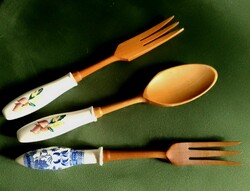 Porcelain-handled wooden serving tools take-out salad spoon fork, blue and white Chinese pattern, radishes