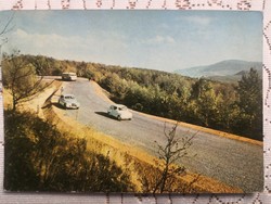 Autók és autóbusz a természetben/képeslap 1963