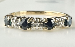 594T. 1 Forintról! 10k Arany (1,38 g) gyűrű, apró Accant Gyémántokkal és Kék Zafírokkal ékesítve!