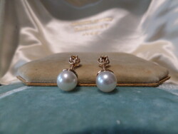 Gold earrings with a pair of saltwater cultured akoya pearls