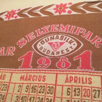 1981-es textil falinaptár