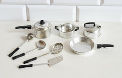 Mini konyhai eszközök - babaházi edény szett, konyha bababútor, miniatűr