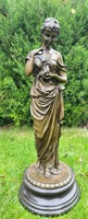 Bronz szobor Milo szignoval - Galambot etető lány