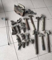 Blacksmith anvil inserts and blacksmith hammers