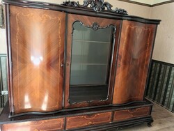 Neo-baroque, bent marquetry, 3-door cabinet