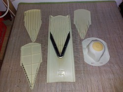 Retro V gyalu 2 darab egyben,a képeken látható állapotban és tartozékokkal.4999.-Ft.