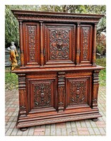 Reneszánsz stílusú kabinet szekrény