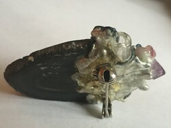 KITŰZŐ-ONYX lapon FÉLDRÁGAKÖVEKKEL,ezöstözött fém szerelékkel-Kelta típusú