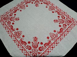 Linen tablecloth embroidered with a gentleman's pattern 83 x 77 cm