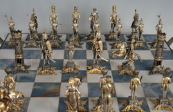 Giuseppe Vasari aranyozott és ezüstözött sakk készlet