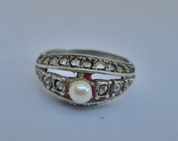 Gyönyörű  ezüstgyűrű valódi gyöngy és markazit