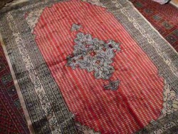 Silk hand-knotted carpet