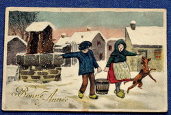 Art deco grafikus Újévi üdvözlő képeslap téli táj kútról vizet vivő gyerekek kutyus hóesés