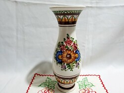 Nagyon szép, jelzett, kézzel virág mintával festett kerámia váza 29 cm magas