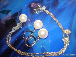 For half!! Tekla pearl necklace, set with earrings.