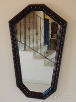 Classic style wall mirror.