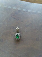 14 carat gold pendant with a large emerald and 9 old-cut diamond stones (0.9 carat) around it